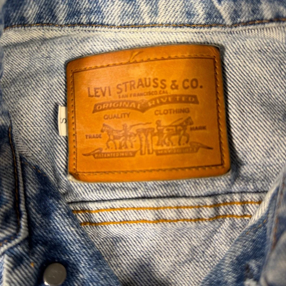 Levi's Trucker Jacket Mens Small Light Wash Denim Y2K Distressed Orange Tab - Picture 4 of 9